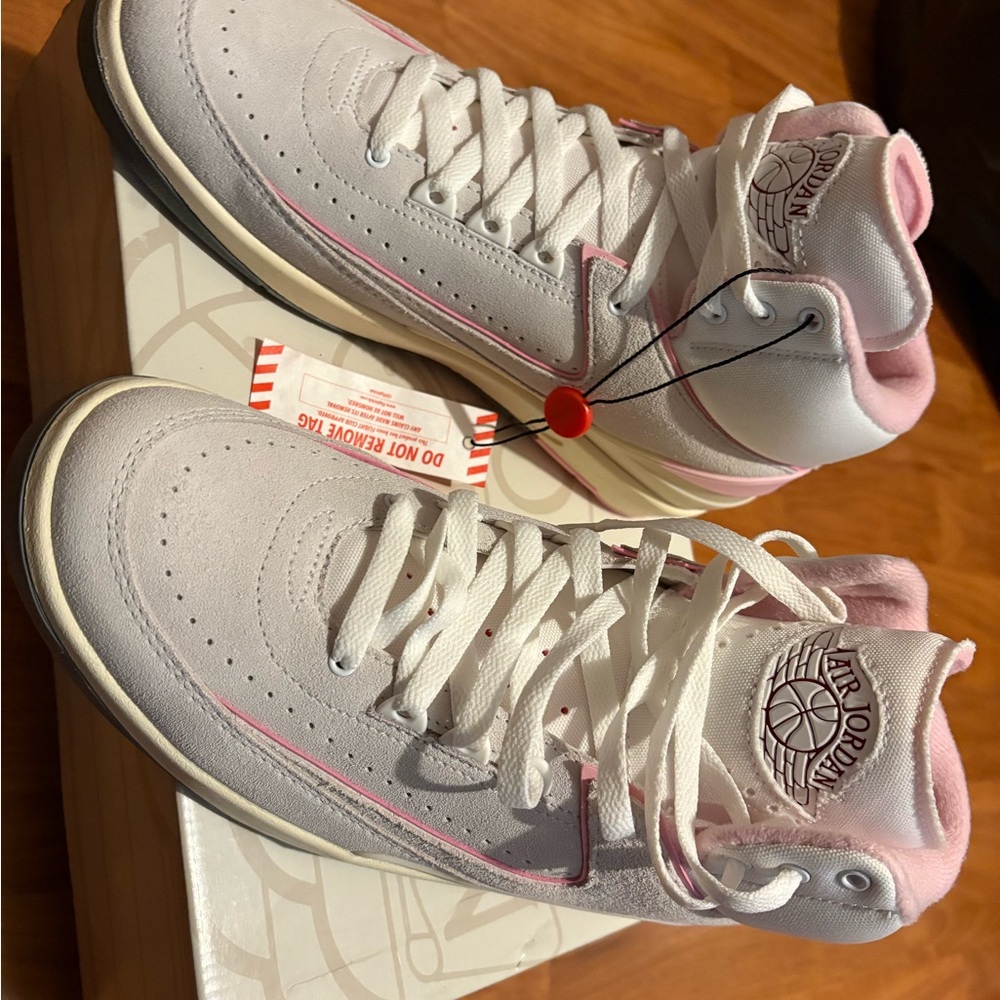 Air retro Jordan White and soft Pink Sneakers